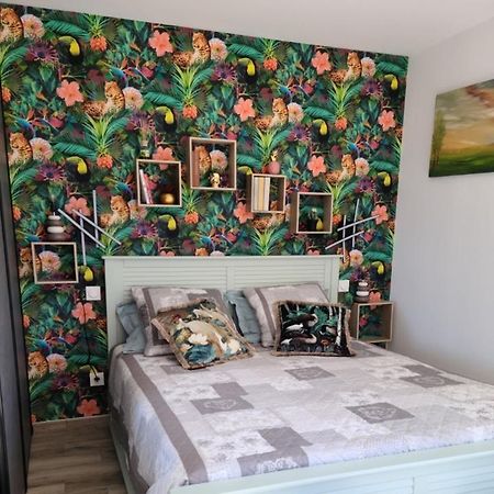 Les Papillons D'Uzes Bed & Breakfast Saint-Laurent-la-Vernède Екстериор снимка