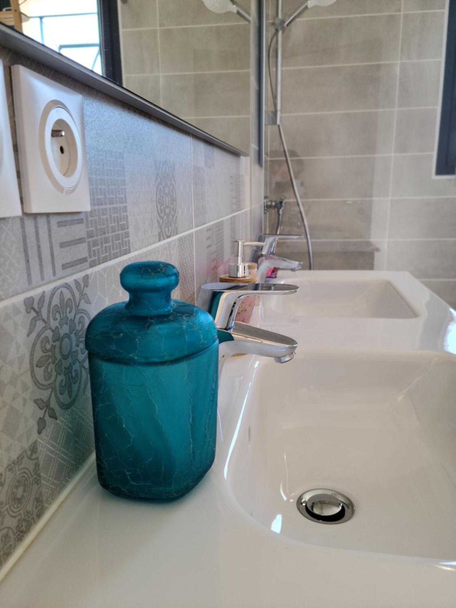 Les Papillons D'Uzes Bed & Breakfast Saint-Laurent-la-Vernède Екстериор снимка